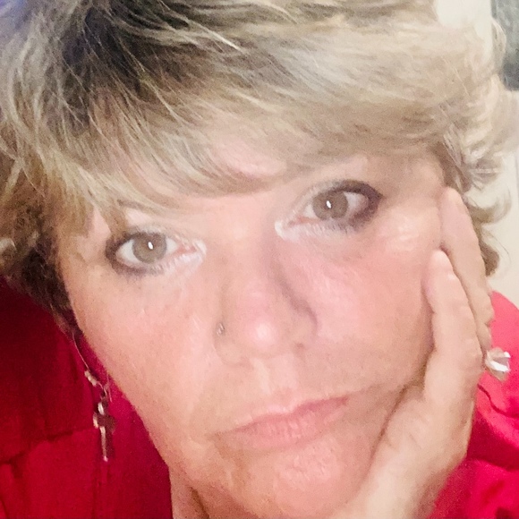 Meet your Posher, Debra - Picture 1 of 1